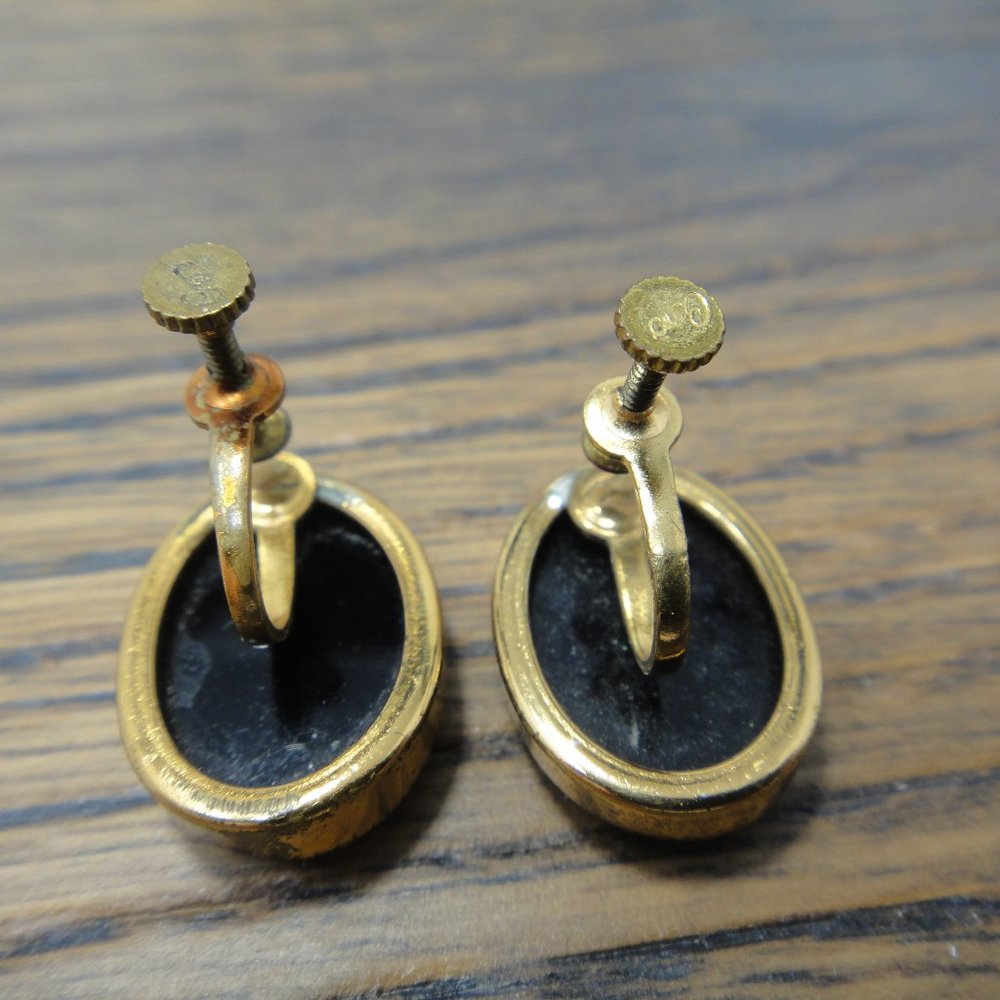 Vtg CORO Black Cameo Earrings Screw Back Gold Tone - Picture 6 of 9